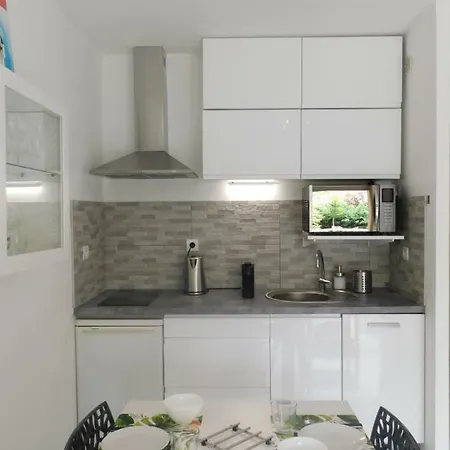 Apartment T2, Le Navarre, Cannes, Avec Climatisation Et Parking Prive *